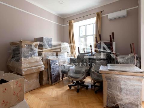 комерційна за адресою Володимирська вул., 61/11