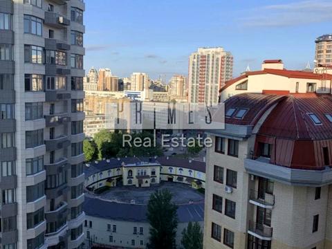 комерційна за адресою Євгена Коновальця вул. (Щорса), 32-Б