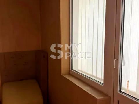комерційна за адресою Анни Ахматової вул., 37