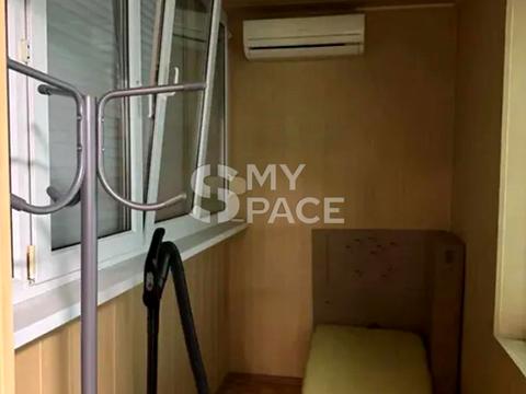 комерційна за адресою Анни Ахматової вул., 37
