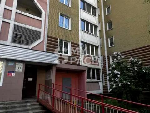 комерційна за адресою Анни Ахматової вул., 37