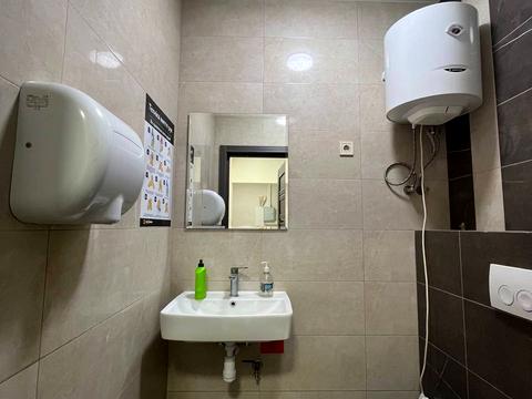 комерційна за адресою Петра Калнишевського вул., 13