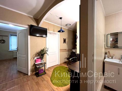 комерційна за адресою Володимирська вул., 76-Б