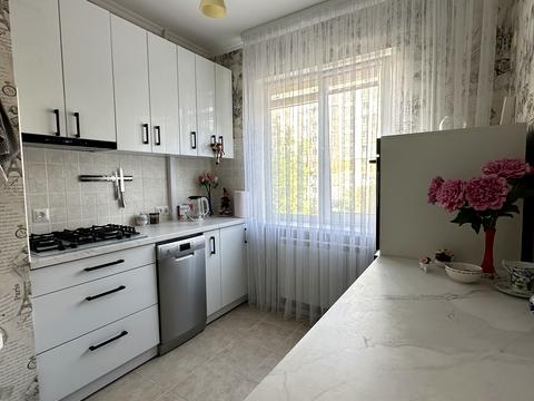 квартира за адресою Зенітного Полку вул., 83
