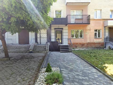 комерційна за адресою майдан Незалежності пл., 7