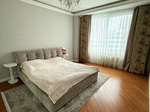 квартира за адресою Літературна вул., 1а