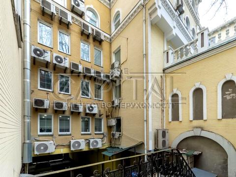 комерційна за адресою Воздвиженська вул., 58