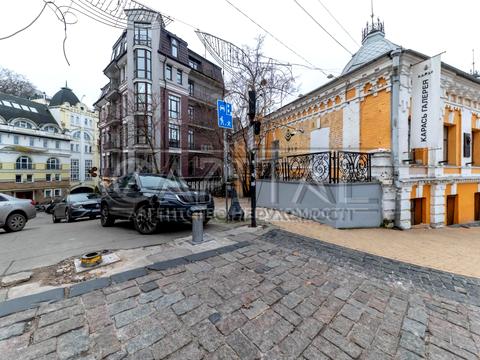 комерційна за адресою Воздвиженська вул., 58