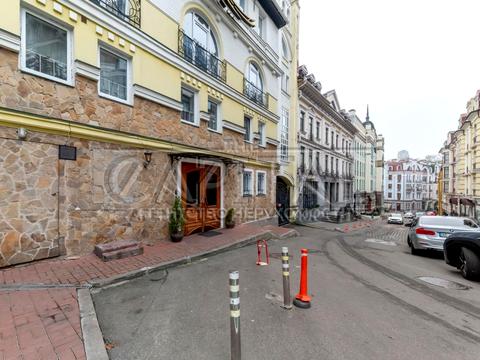 комерційна за адресою Воздвиженська вул., 58