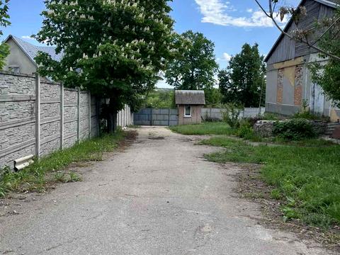 комерційна за адресою Центральна, 15