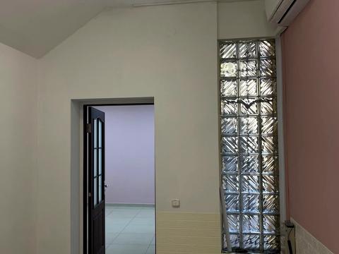 комерційна за адресою Корятовича пл., 2