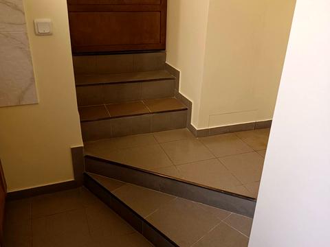 комерційна за адресою Ніжинська вул., 42