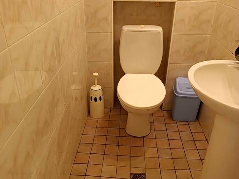 комерційна за адресою Ніжинська вул., 42