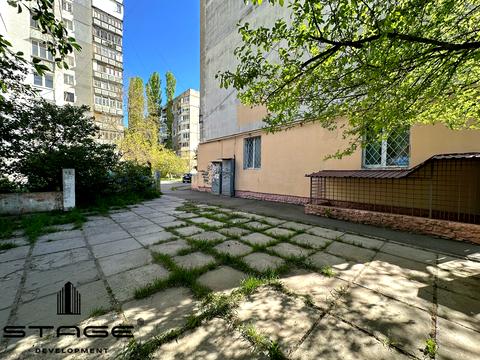 комерційна за адресою Академіка Корольова вул., 48