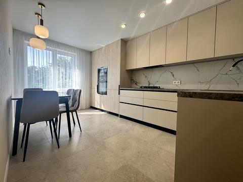 квартира за адресою Білогірська вул., 12