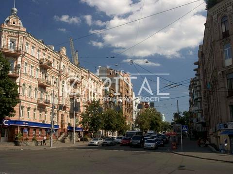 комерційна за адресою Саксаганського вул., 84-86