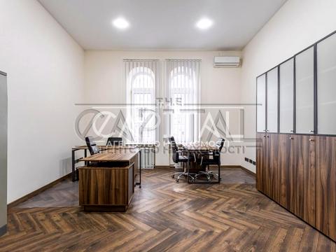 комерційна за адресою Саксаганського вул., 84-86