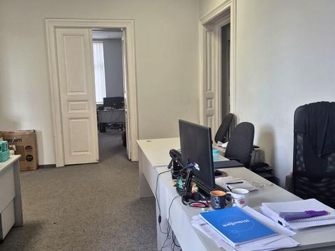 комерційна за адресою Володимира Винниченка вул. (), 1