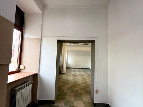 комерційна за адресою Вʼячеслава Чорновола просп. (), 23