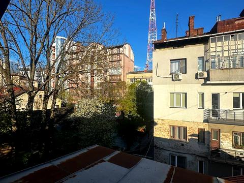 комерційна за адресою Чорновола вул., 20