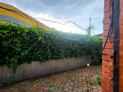 комерційна за адресою Байрона просп., 136