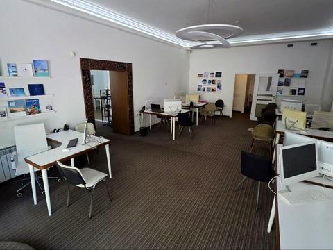 комерційна за адресою Мусліма Магомаєва вул., 1-А