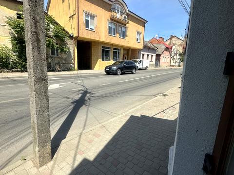 комерційна за адресою Міклоша Берчені вул., 2
