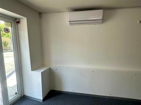 комерційна за адресою Міклоша Берчені вул., 2