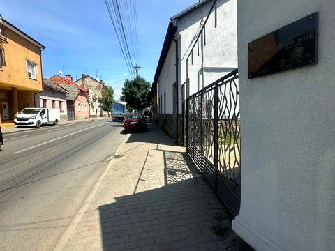 комерційна за адресою Міклоша Берчені вул., 2