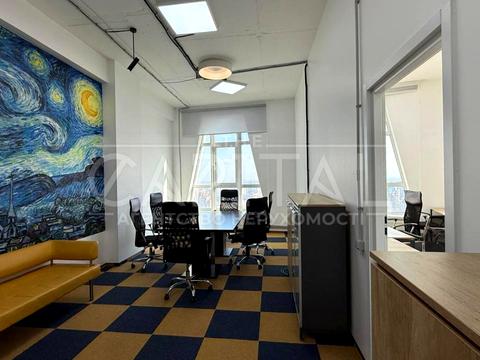 комерційна за адресою Кловський узвіз, 7a