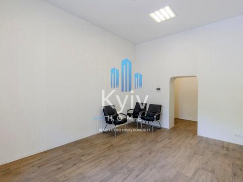 комерційна за адресою Стрілецька вул., 7/6