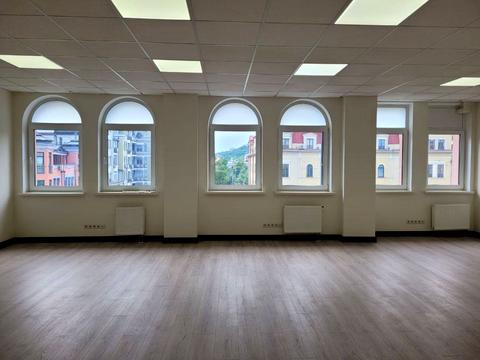 комерційна за адресою Спаська вул., 5
