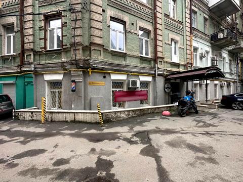 комерційна за адресою Михайлівська вул., 24-А