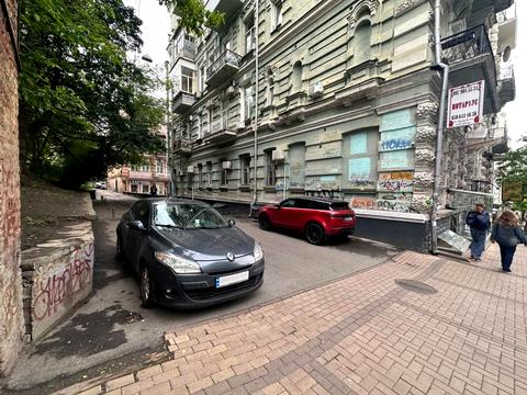 комерційна за адресою Михайлівська вул., 24-А