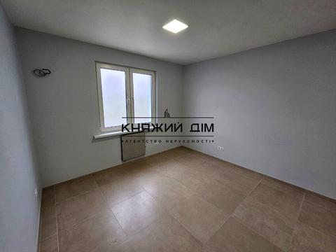комерційна за адресою Ревуцького вул., 54
