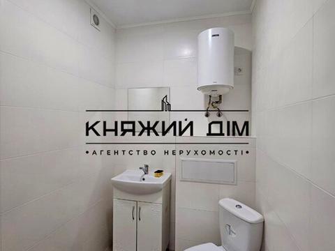 комерційна за адресою Ревуцького вул., 54