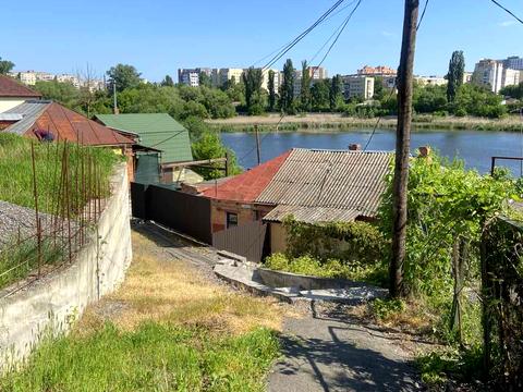 участок по адресу Набережна, 20