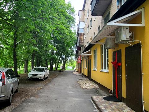 комерційна за адресою Ігоря Дорошенка вул. (Ціолковського), 49