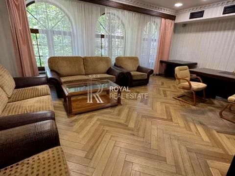 комерційна за адресою Київ, Жилянська вул., 72
