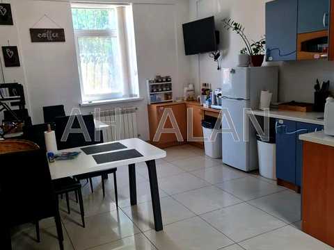 комерційна за адресою Заводська вул., 8