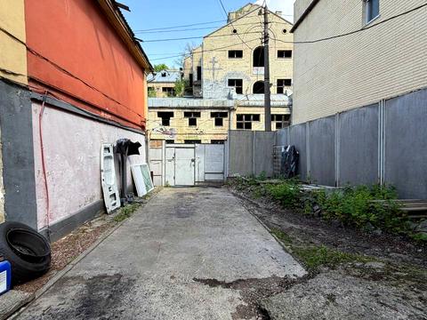 комерційна за адресою Нижньоюрківська вул., 39а