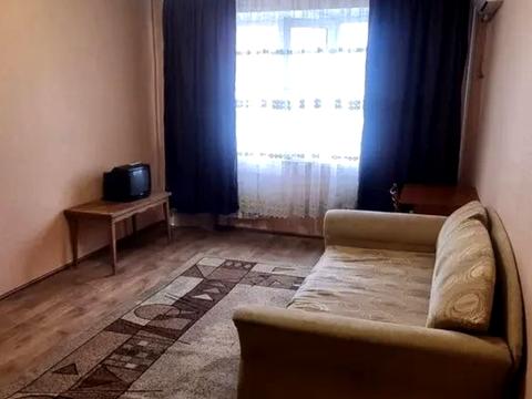 квартира за адресою Лариси Руденко вул., 8