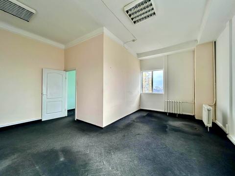 комерційна за адресою Солом'янська вул., 5