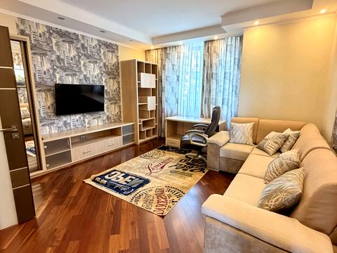 квартира за адресою Раїси Окіпної вул., 18