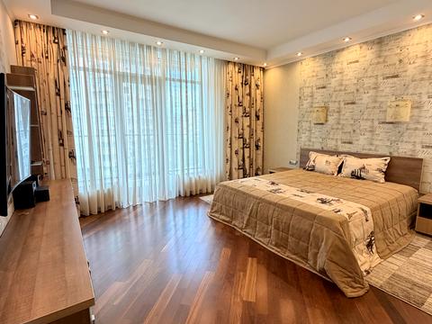 квартира за адресою Раїси Окіпної вул., 18