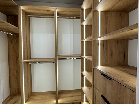 квартира за адресою Романа Левицького вул., 4