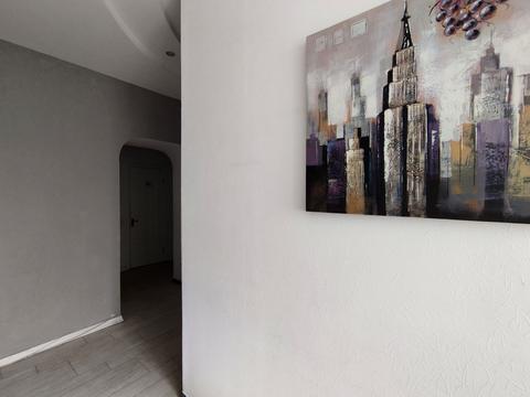 комерційна за адресою Володимирська вул., 71