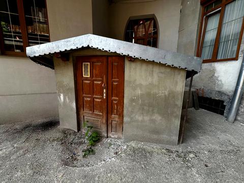 коммерческая по адресу Леся Курбаса ул., 6