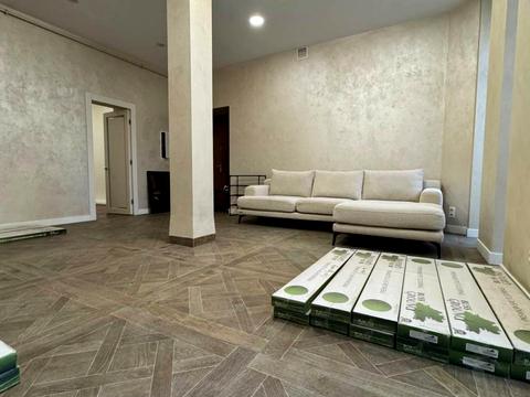 комерційна за адресою Городоцька вул., 42