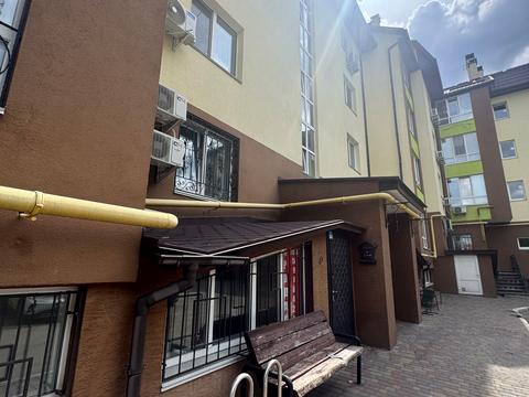 комерційна за адресою Сагайдачного вул., 15